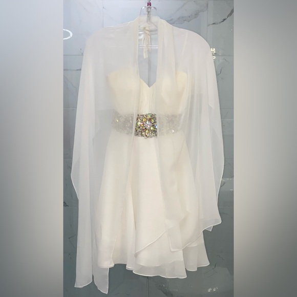 White prom/graduation dress. Size small. worn only once - Picture 3 of 4